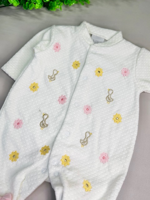 Macacão - Florzinha com patinhos Tilly| TAM: RN - Imagem 2