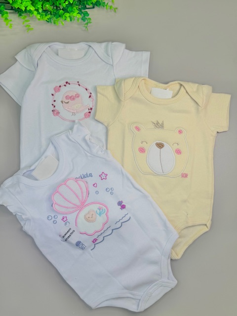 Kit 3 Bodies Bordados Manga Curta – Suedine 100% Algodão