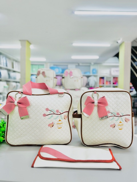 Kit Bolsa Maternidade 3 Peças – Mala + Mochila+trocador | Bordado | Material Impermeável e Super Resistente