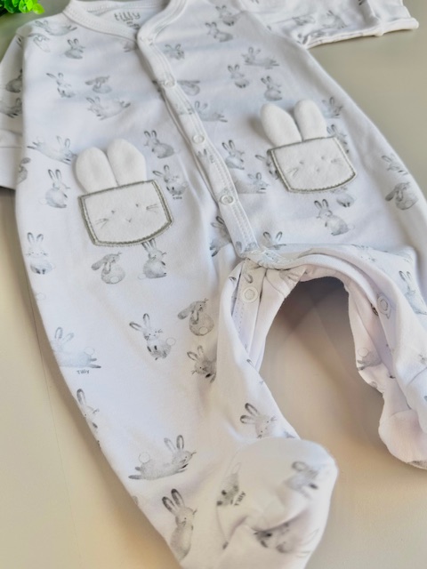 Macacão unissex suedine premium coelhinho – Tilly Baby - Imagem 3