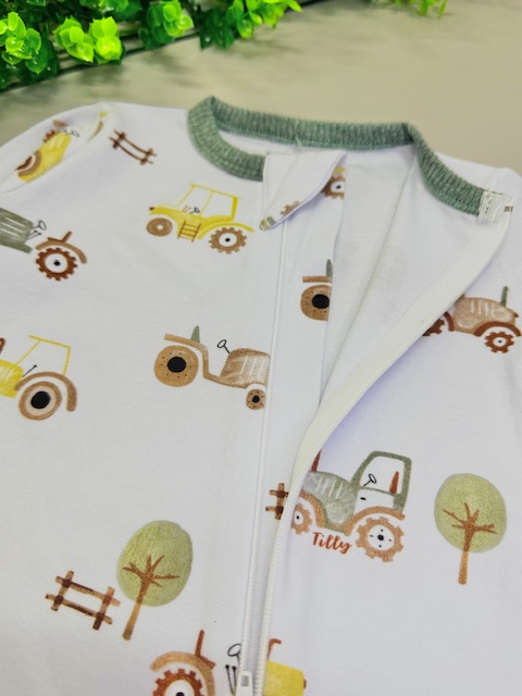 Macacão ziper trator menino RN– Tilly Baby - Imagem 2